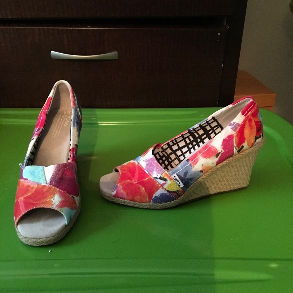 Toms Wedges